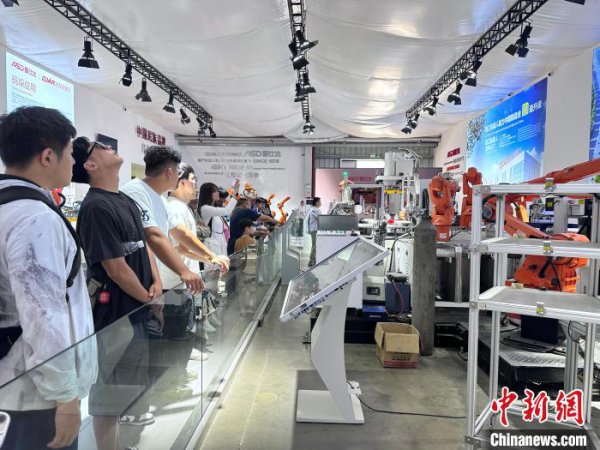 八旬台胞“回乡记”：为两岸后生雷同架起“连心桥”